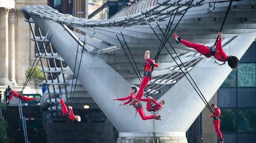 прыжок с моста